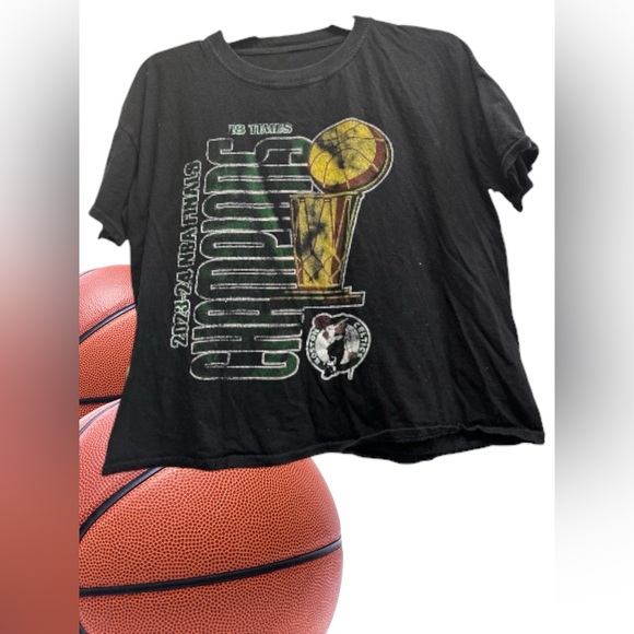 Boston Celtics 18 Times Champions Graphic Short Sleeve T-Shirt Black - Picture 2 of 5